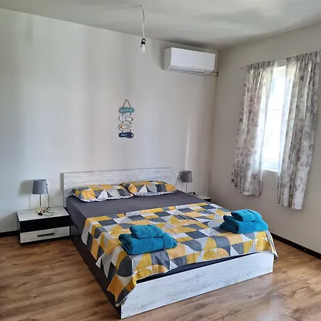 Apartment Retreat
